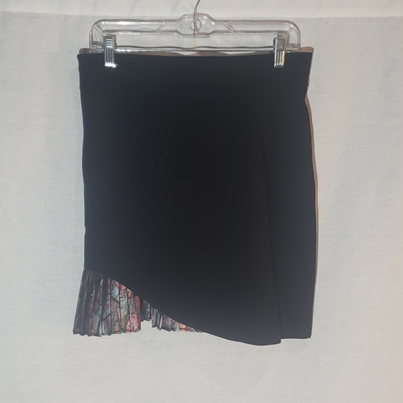 Zara W/B Collection Pleat Accent Skirt - Picture 2 of 8